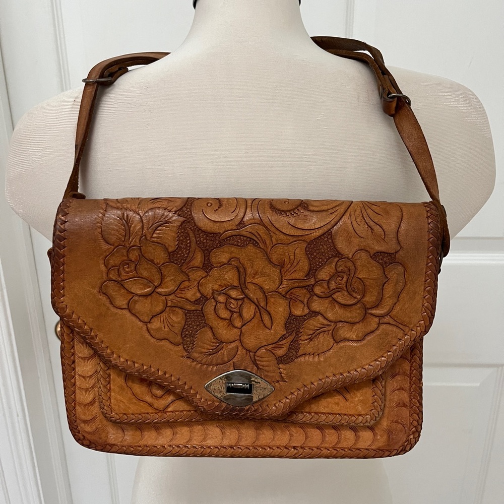 Vintage Leather
HandTooled Large Floral design handbag